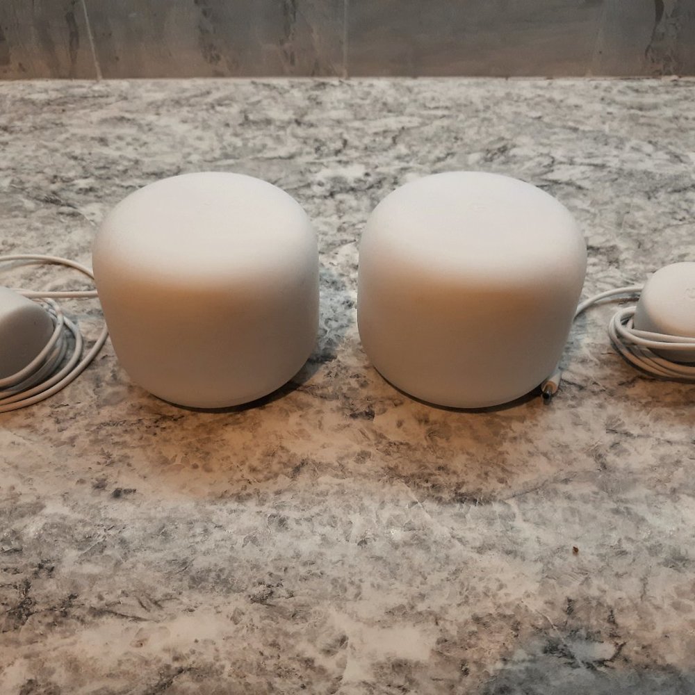 Google Nest Mesh Wifi Router and 1 Point with Google Assistant - 2 Pack - Snow